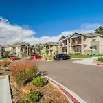 New Downstairs Condo-Mins To Downtown-Pet Friendly