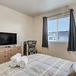 Painted Sky Corporate Oasis-Mountain View-King Bed