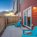 Painted Sky Corporate Oasis-Mountain View-King Bed