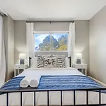 Mid-Stay - Mountain View - Pets Ok - By Nestago