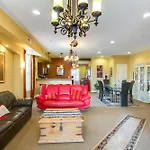 Fully Furnished Downtown Apartment - Pet Friendly!