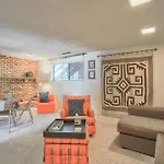 Cozy Ground Floor - Pet Friendly - Work Space