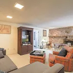 Cozy Ground Floor - Pet Friendly - Work Space