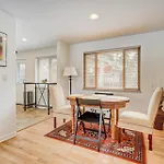 Cosmic Comfort - Pet Friendly - Fenced Yard