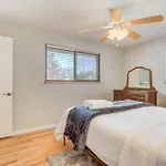 Cosmic Comfort - Pet Friendly - Fenced Yard