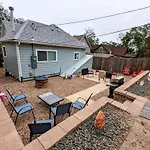3 Bedroom *Downtown* With Firepit