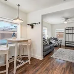 Baby Blue Cottage Downtown Hot Tub Bbq Fire Pit