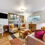 Hillside Place With Mountain Views About 8 Mi To Dtwn!