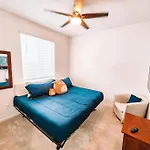 Pet Friendly New Townhome Near Everything!