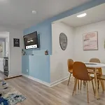 Euro Villa - Walkable Location Scenic Views