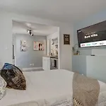 Euro Villa - Walkable Location Scenic Views
