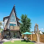 A-Frame Wonders Hot Tub W Mountain Views
