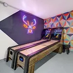 Pikes Charm - King Workspace 4K Roku Bbq