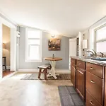 Cozy Cottage - Walk To Newest Downtown Restaurants
