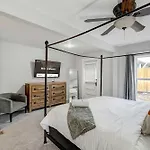 Family-Friendly Cottage Oasis In The Heart Of Colorado Springs