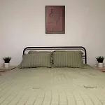 City Gem - 8 Mins To Airport & Downtown With Free Parking