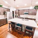 Large Pet Friendly Home Near The Broadmoor