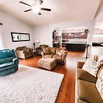 Large Pet Friendly Home Near The Broadmoor