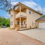 Colorado Springs House With Balcony And Gas Grill
