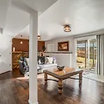 3Bd Quiet Suburbs Restaurants & Parks