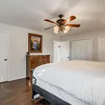 3Bd Quiet Suburbs Restaurants & Parks