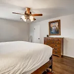 3Bd Quiet Suburbs Restaurants & Parks