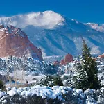 Cozy Central Gem, Fireplace, Pet-Friendly