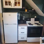 Cozy 1-Bedroom Townhouse Near Downtown Colorado Springs
