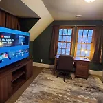 Cozy 1-Bedroom Townhouse Near Downtown Colorado Springs
