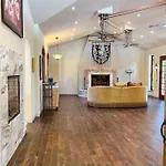 Luxury Mansion W Sauna Shower And Hot Tub