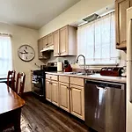 Spacious 2-Bedroom Suite Near Downtown Colorado Springs