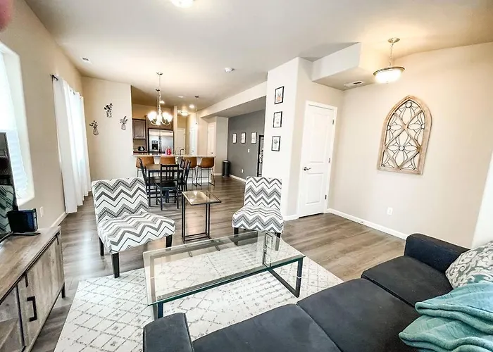 Stylish New Home Close To Downtown
