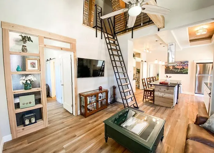 Custom Dream Home, Loft/Porch, Trendy Neighborhood
