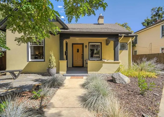 3Bd Charming Cottage Large Backyard Garden Suite
