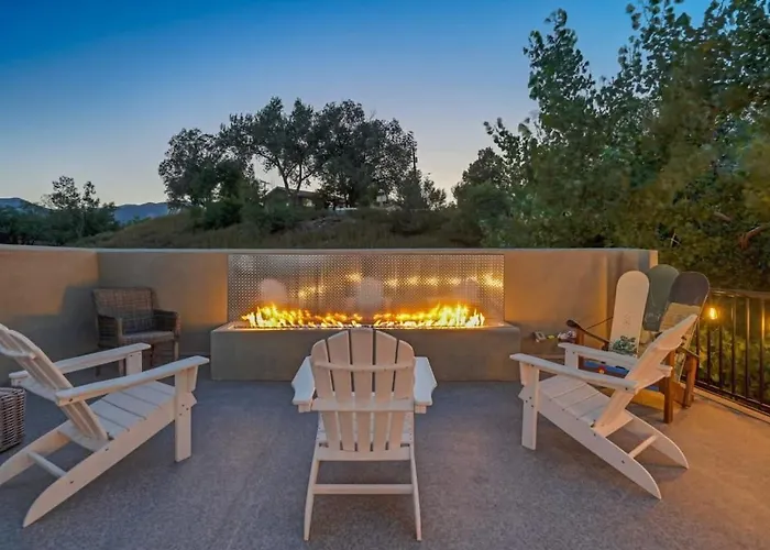 4Bd Home W Rooftop Patio Fire Pit & Mountain Views