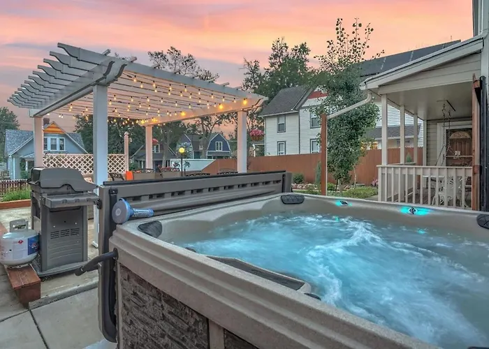 3Br Downtown - New Hot Tub - Olympic Training Center