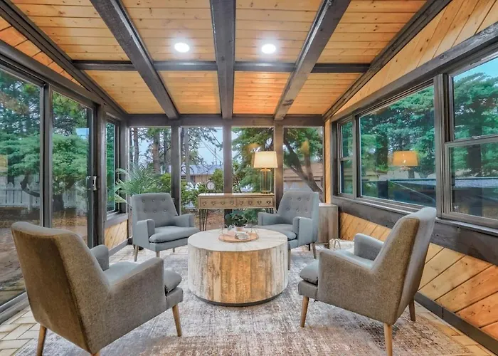 Pinewood Meadow & Scenic Hot Tub & Bbq & Outdoors