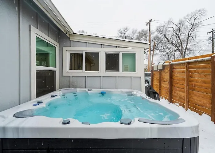 Baby Blue Cottage Downtown Hot Tub Bbq Fire Pit
