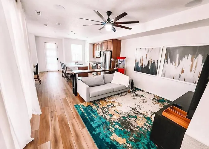 Pet Friendly New Townhome Near Everything!