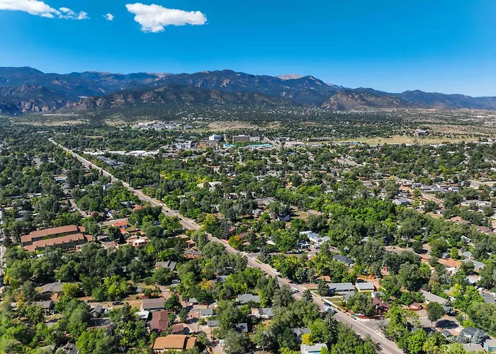 Cheyenne Bluff - Downtown Outdoor Scenic View