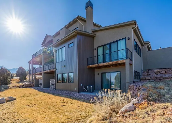 Cathedral Spires Luxury Home Tucked In The Mtn\'S