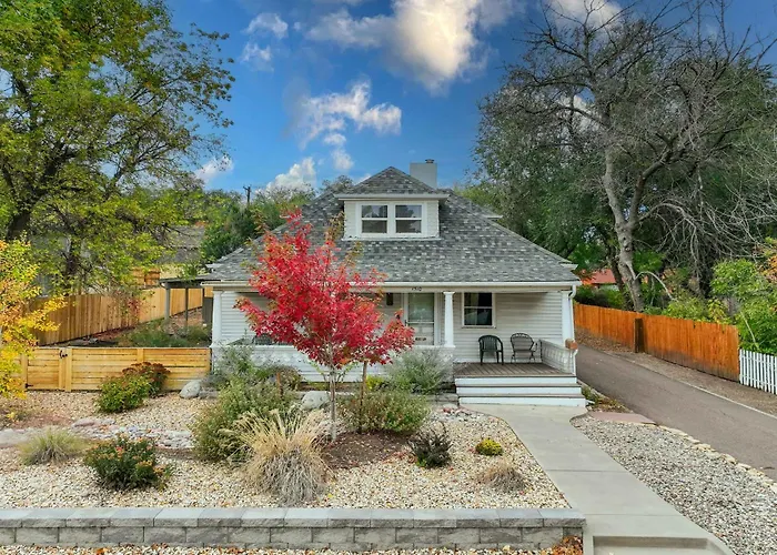 Family-Friendly Cottage Oasis In The Heart Of Colorado Springs