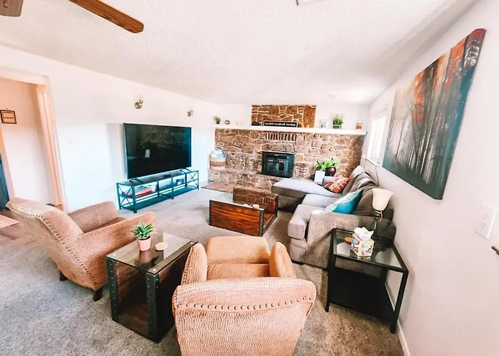 Pet Friendly Gorgeous Large 5 Bdrm Home Near All