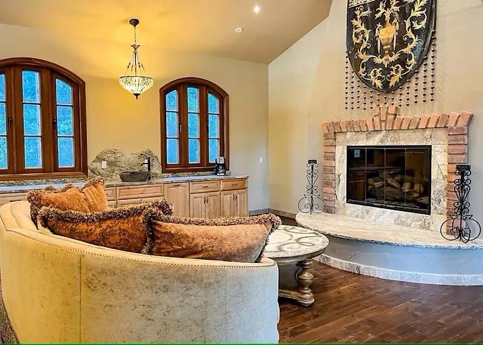 Luxury Mansion W Sauna Shower And Hot Tub