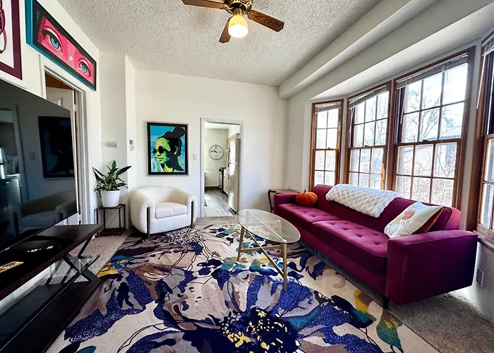 Spacious 2-Bedroom Suite Near Downtown Colorado Springs