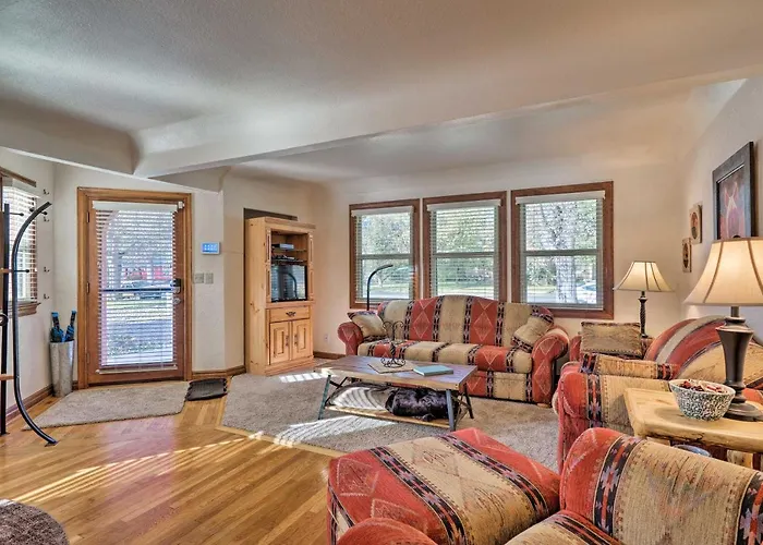 Sunny Family Home With Yard About 1 Mi To Colorado College