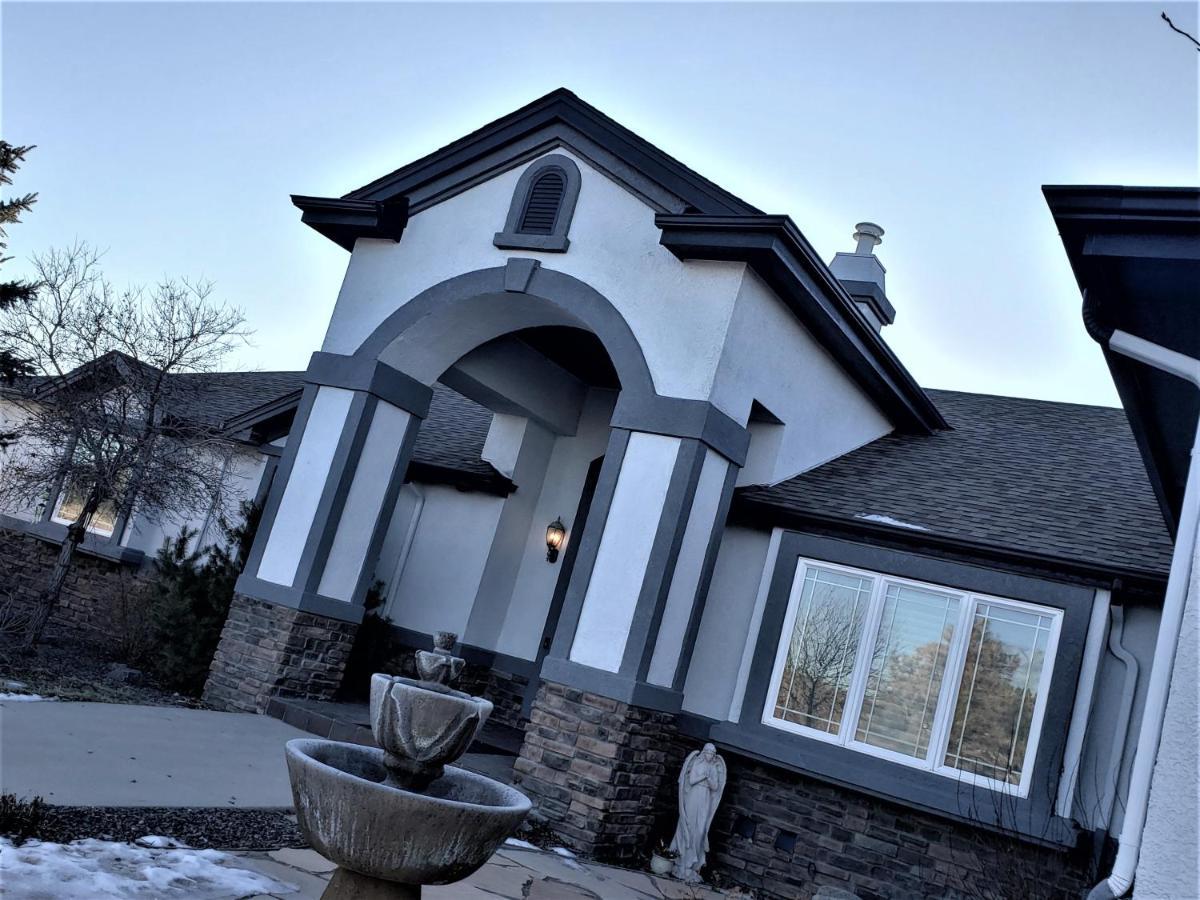Peak Valley Manor, A Modern Country house *