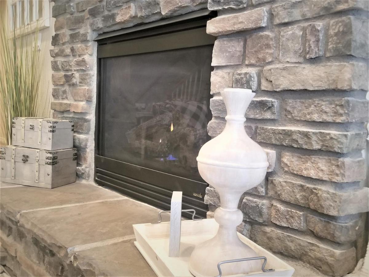 Peak Valley Manor, A Modern Country house Colorado Springs