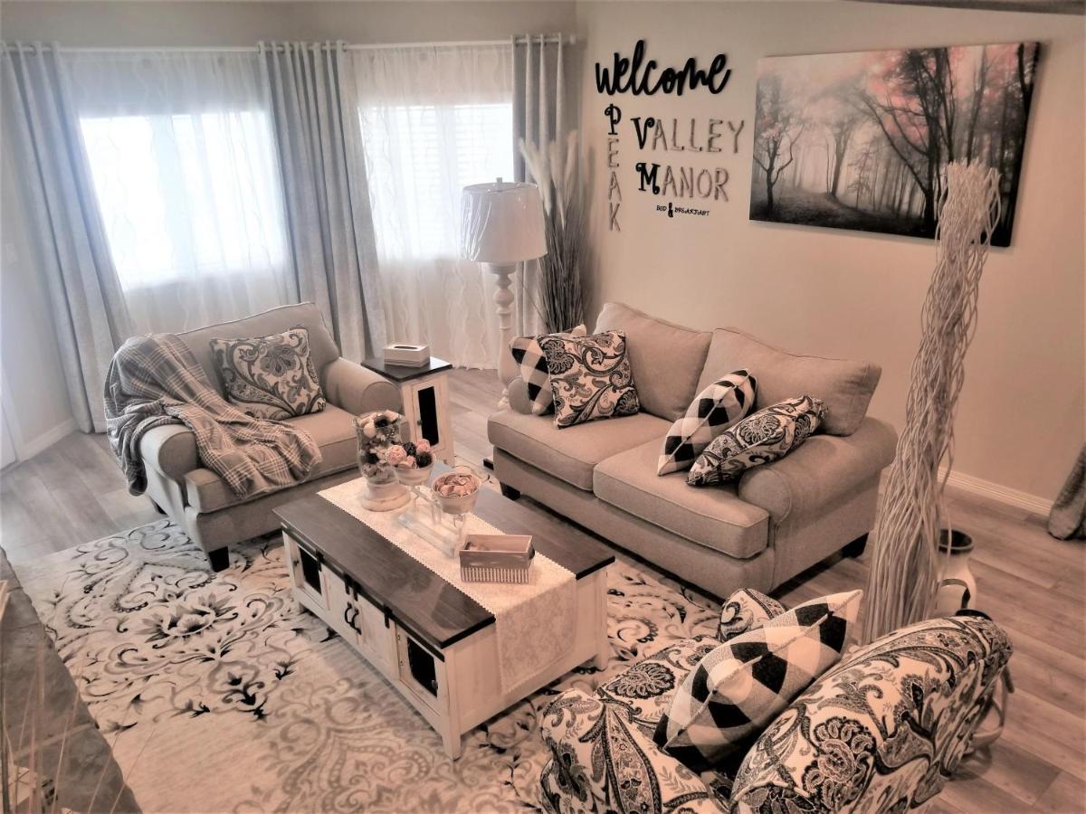 Peak Valley Manor, A Modern Colorado Springs