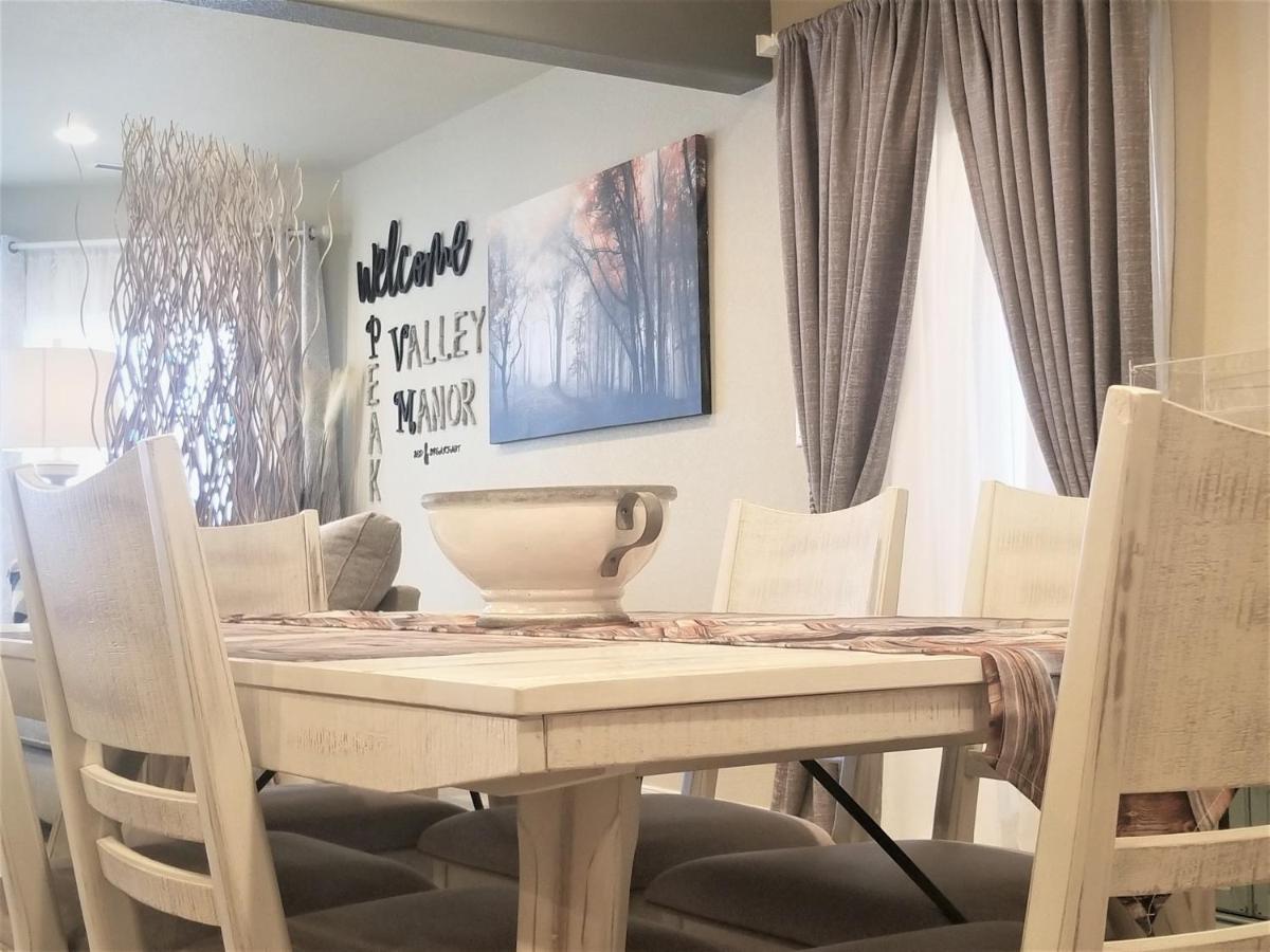 Peak Valley Manor, A Modern *